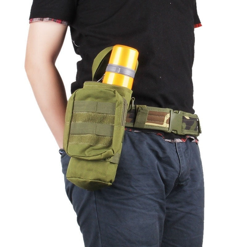 Pochette pour bouteille d'eau d'extérieur, étui tactique militaire, poches multifonctions, équipement EDC, camping, randonnée,survie
-Outdoor Water Bottle Pouch Military Tactical Molle Kettle Case Multifunction Pockets EDC Gear Camping Hiking,Survival