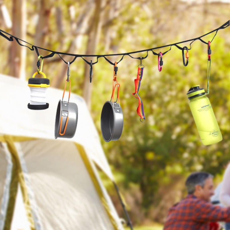 Corde de Rangement pour Tente de Camping, en Plein air, Survie Sangle Réglable pour Corde à Linge avec 19 Crochets de Suspension
-Outdoor camping, Survival, tent storage rope adjustable, clothesline strap camping lanyard with 19 hook hangers