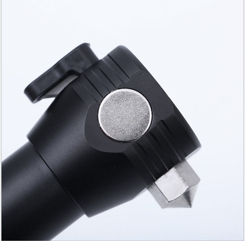 Lampe de poche LED à charge solaire et USB, multifonctionnelle, marteau d’urgence, lampe torche,  aimant, lumière d'urgence.                                  - Solar and USB Charging LED Flashlight Multifunctional Safety Hammer,Magnet Emergency Light