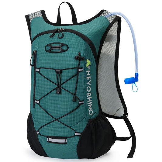 Sac de sport à réservoir d’eau d’une capacité de 12L. Sac de 2L inclus. Bon pour tout type d’activités. 

-Sports bag with 12L water reservoir. 2L bag included. Good for all types of activities.